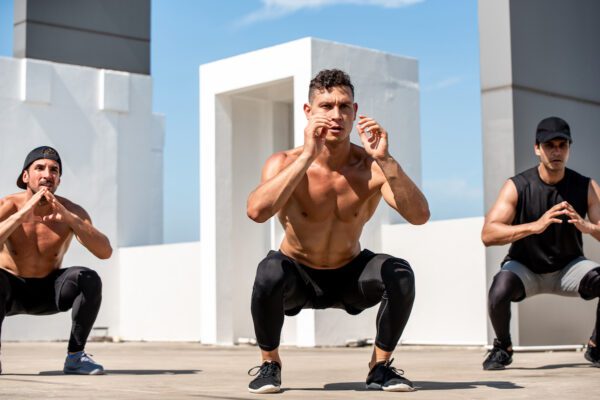 men body squat isometric outdoors 