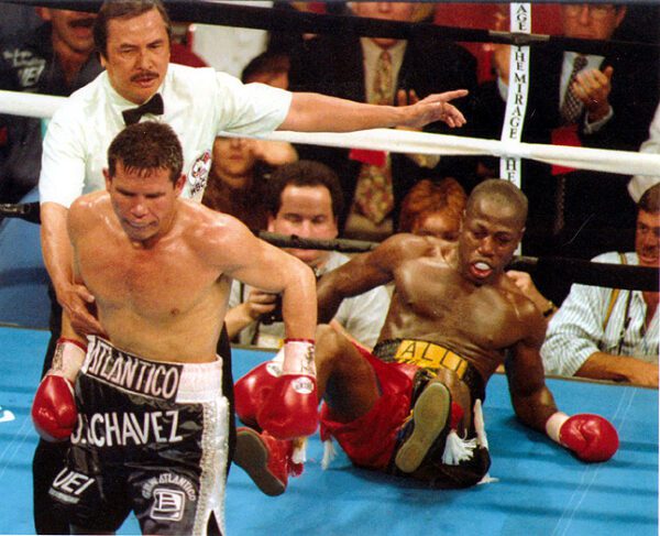 Julio-Chavez-Caesar boxing