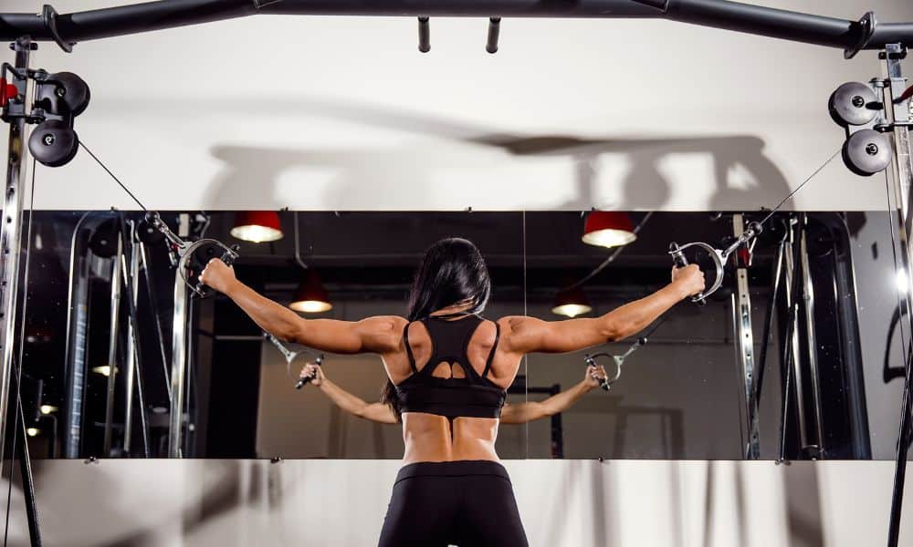 Here’s How to Build the Cable Machine into Workout Routines