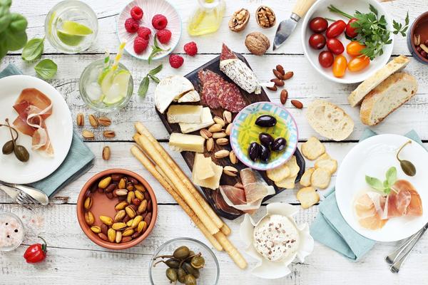 5 Health Benefits of Following a Mediterranean Diet Plan