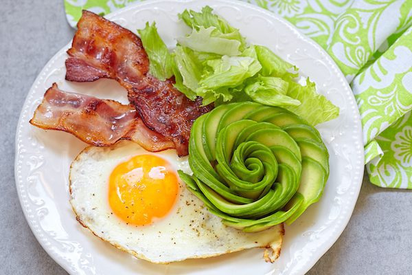 Fried,Egg,,Bacon,And,Avocado,Rose.,Low,Carb,High,Fat